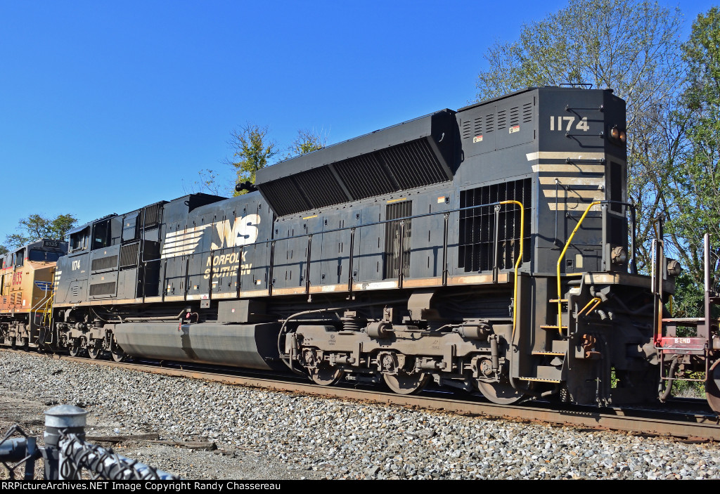 NS 1174 Train 28R